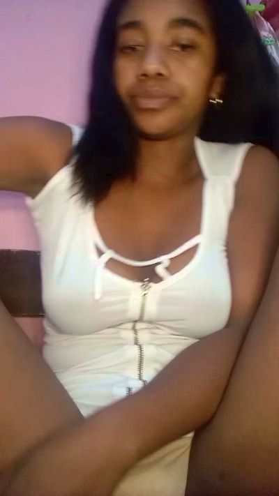 Melanie33 live cam on Cam4