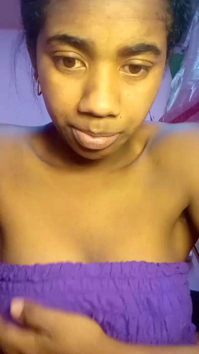 Melanie33 live cam on Cam4