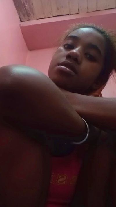 Melanie33 live cam on Cam4