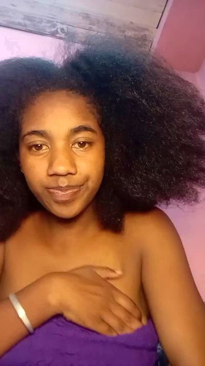 Melanie33 live cam on Cam4