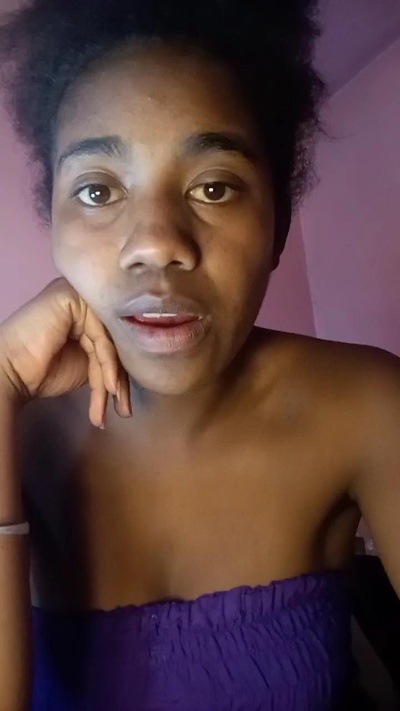 Melanie33 live cam on Cam4