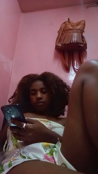 Melanie33 live cam on Cam4