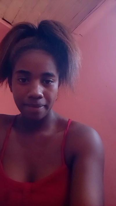 Melanie33 live cam on Cam4