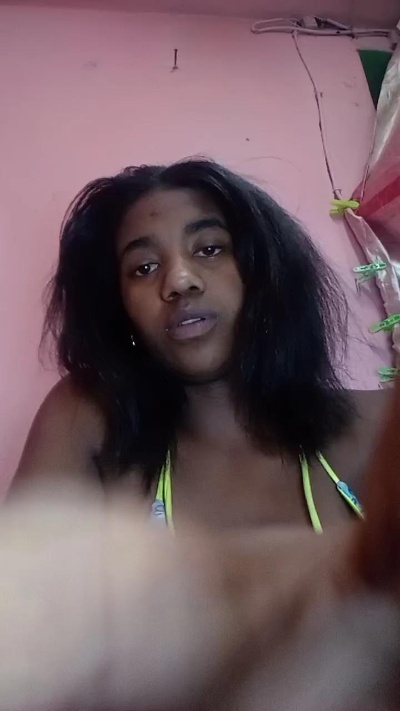 Melanie33 live cam on Cam4