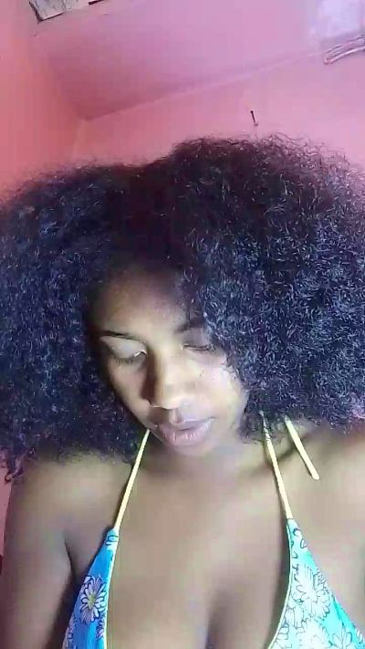 Melanie33 live cam on Cam4