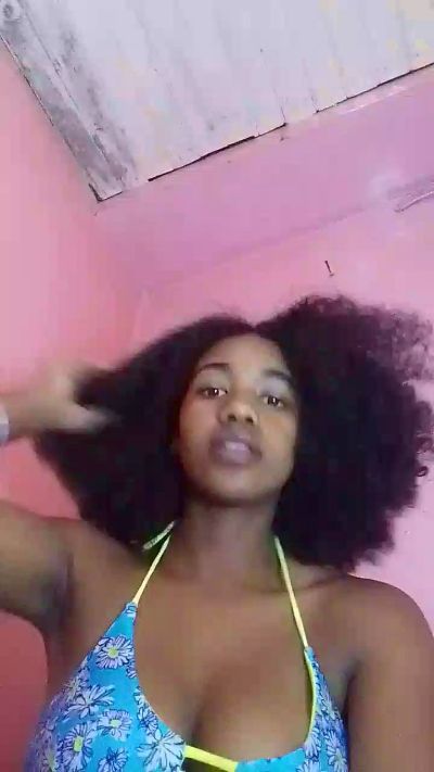 Melanie33 live cam on Cam4