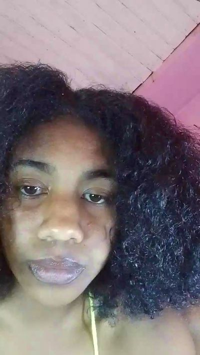 Melanie33 live cam on Cam4