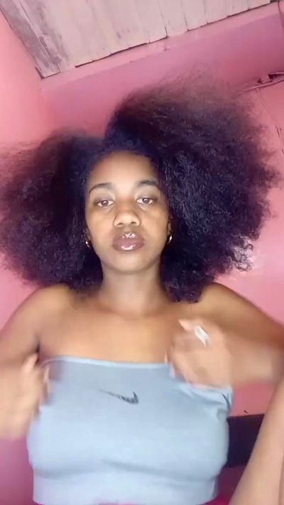 Melanie33 live cam on Cam4