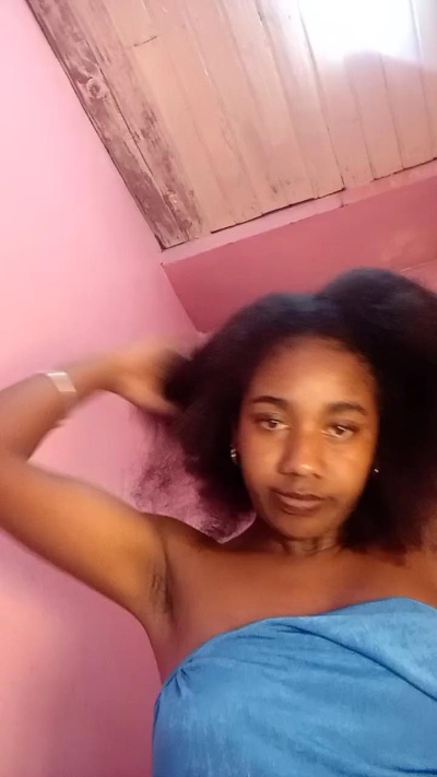 Melanie33 live cam on Cam4