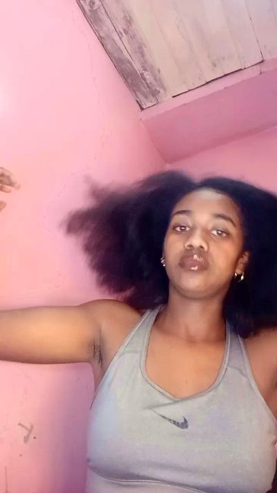 Melanie33 live cam on Cam4