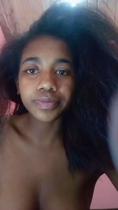 Melanie33 live cam on Cam4