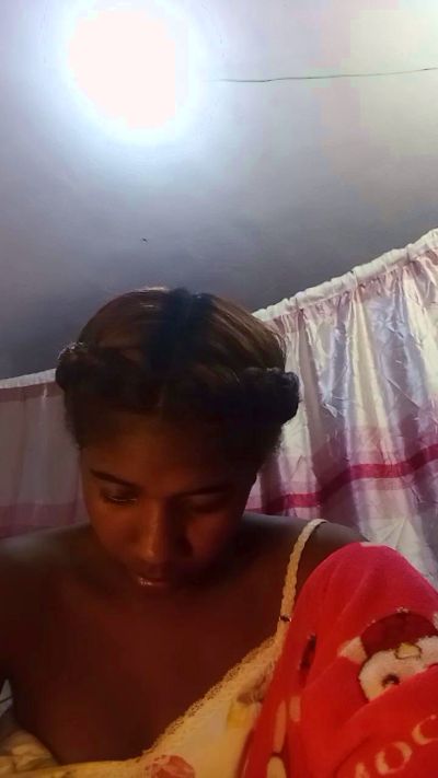 Melanie33 live cam on Cam4