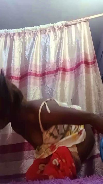 Melanie33 live cam on Cam4