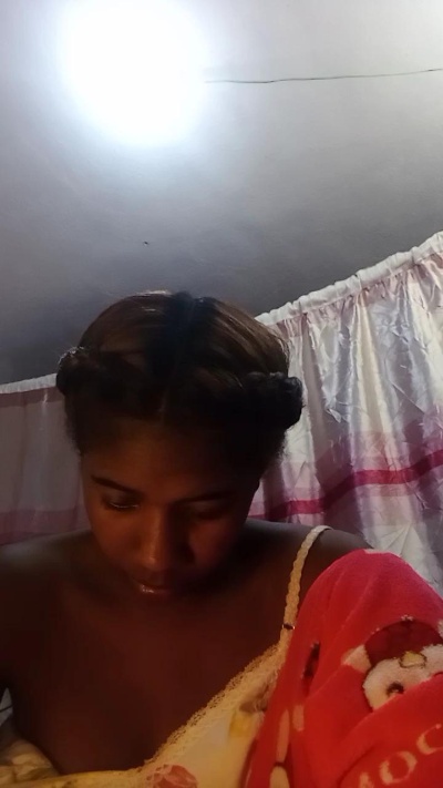 Melanie33 live cam on Cam4