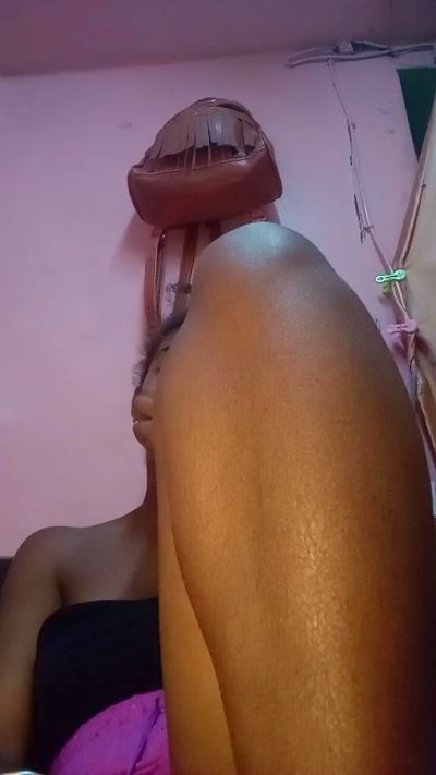 Melanie33 live cam on Cam4