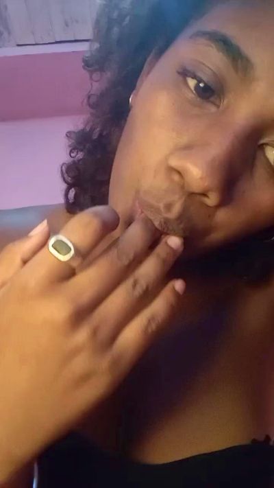 Melanie33 live cam on Cam4