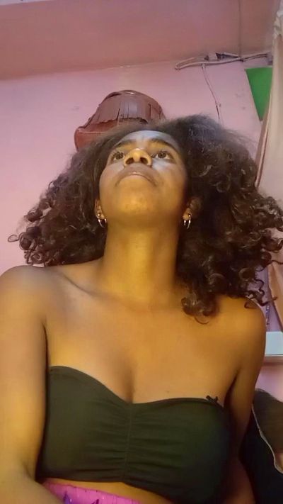Melanie33 live cam on Cam4