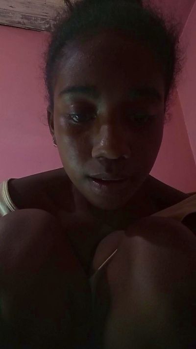 Melanie33 live cam on Cam4