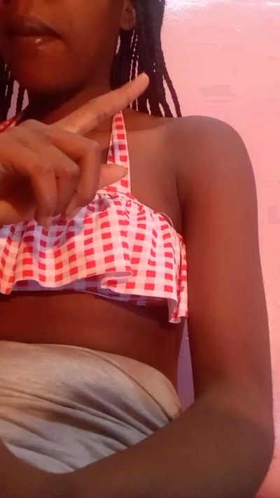 Melanie33 live cam on Cam4