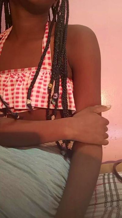 Melanie33 live cam on Cam4