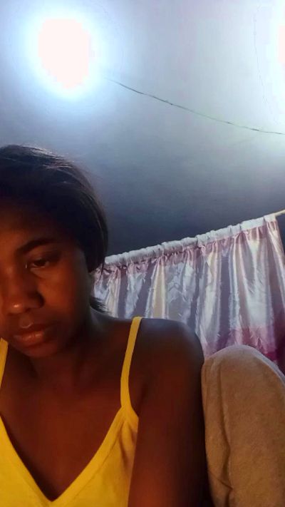 Melanie33 live cam on Cam4