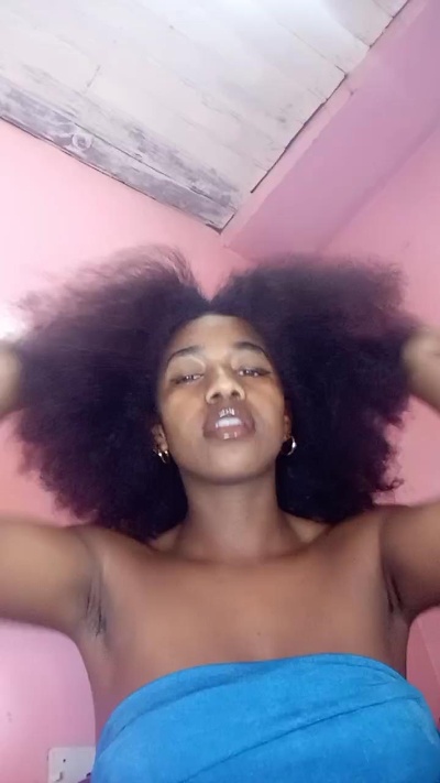 Melanie33 live cam on Cam4