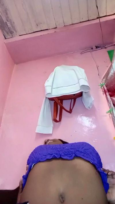 Melanie33 live cam on Cam4