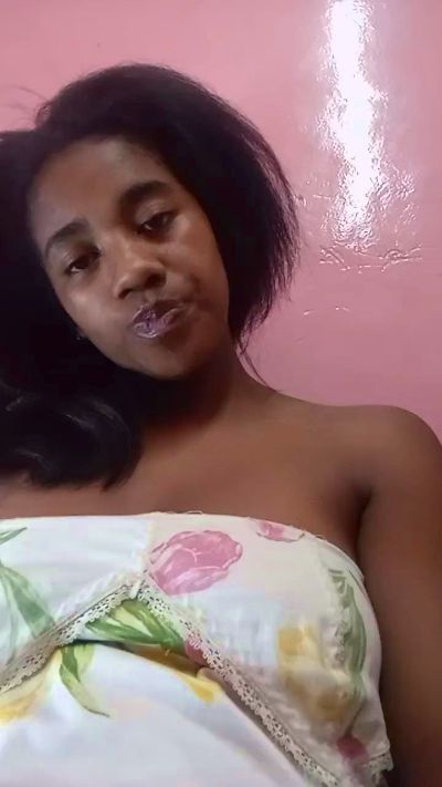 Melanie33 live cam on Cam4