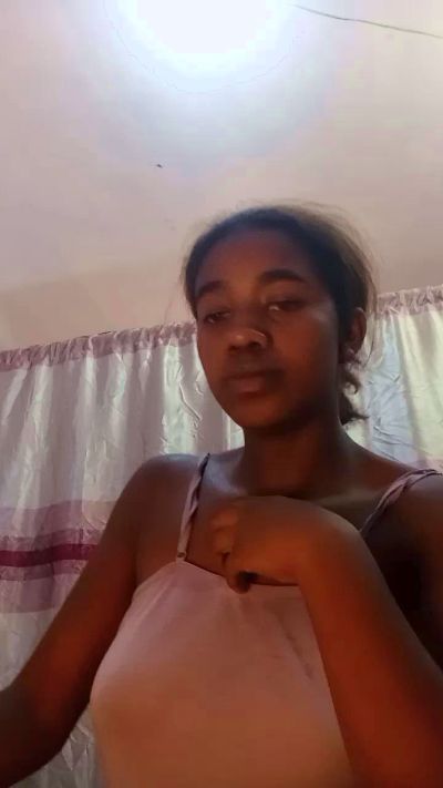 Melanie33 live cam on Cam4