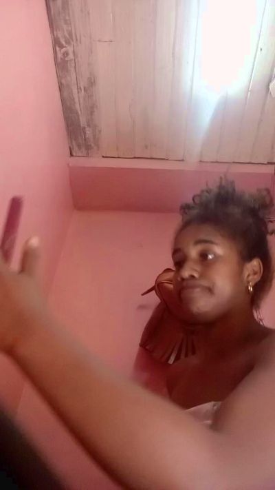 Melanie33 live cam on Cam4
