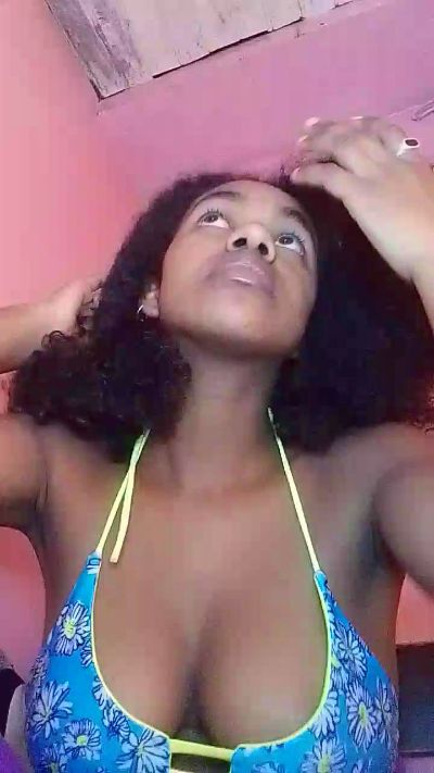 Melanie33 live cam on Cam4