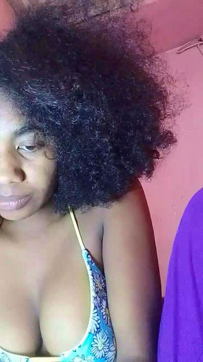 Melanie33 live cam on Cam4