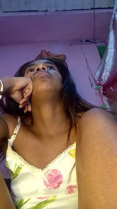 Melanie33 live cam on Cam4