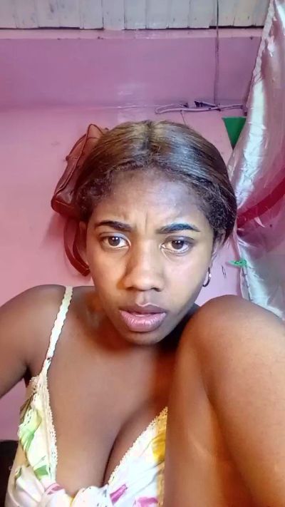 Melanie33 live cam on Cam4
