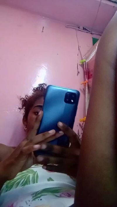 Melanie33 live cam on Cam4