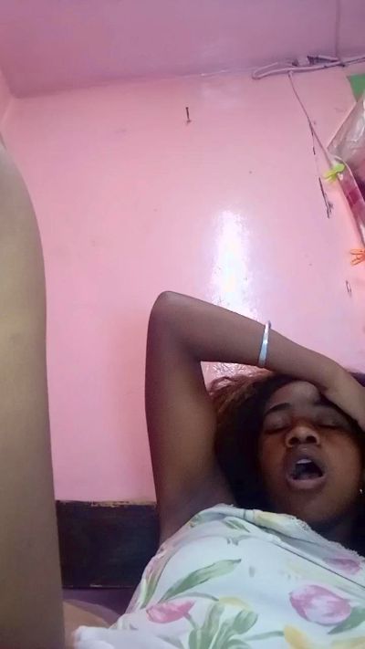 Melanie33 live cam on Cam4