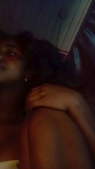 Melanie33 live cam on Cam4