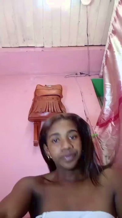 Melanie33 live cam on Cam4