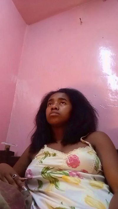 Melanie33 live cam on Cam4