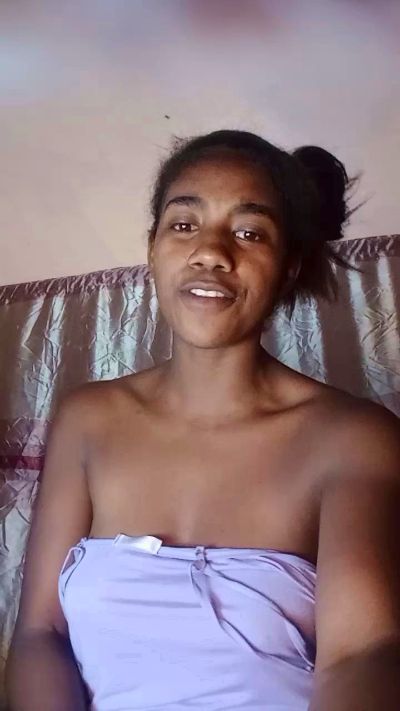 Melanie33 live cam on Cam4