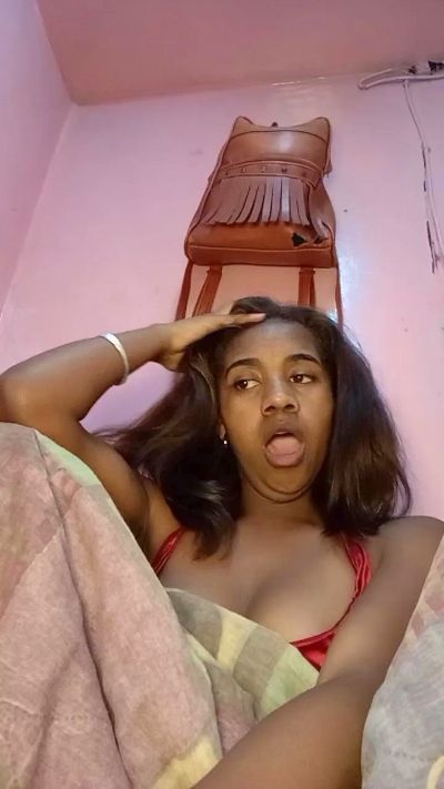 Melanie33 live cam on Cam4