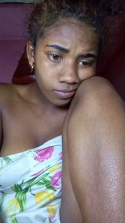 Melanie33 live cam on Cam4
