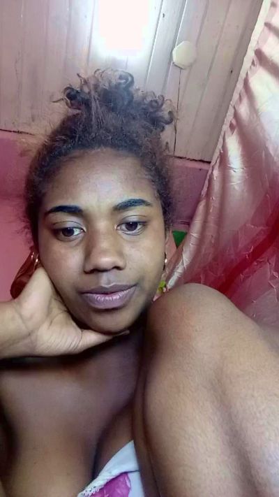 Melanie33 live cam on Cam4