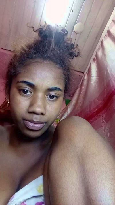 Melanie33 live cam on Cam4