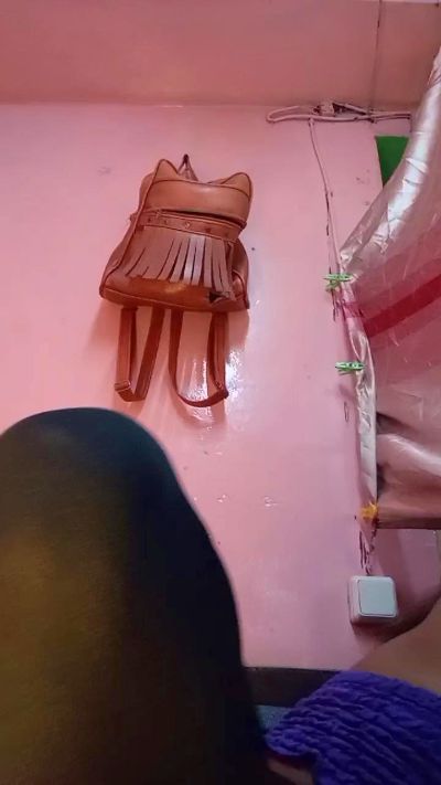 Melanie33 live cam on Cam4