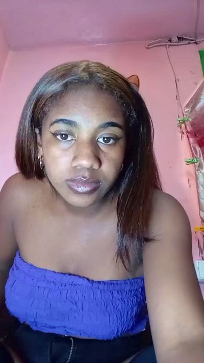 Melanie33 live cam on Cam4