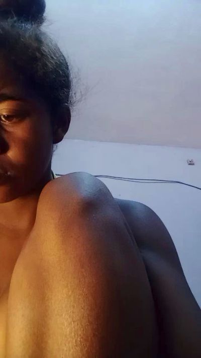 Melanie33 live cam on Cam4