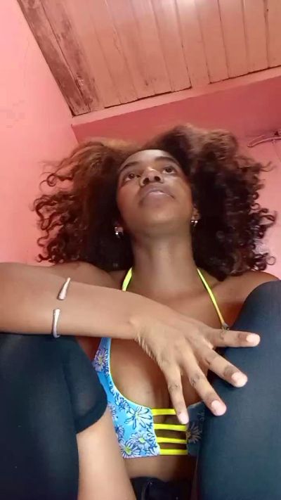 Melanie33 live cam on Cam4