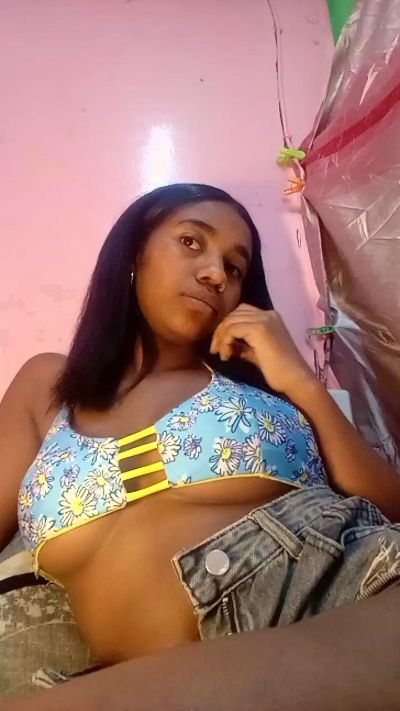 Melanie33 live cam on Cam4