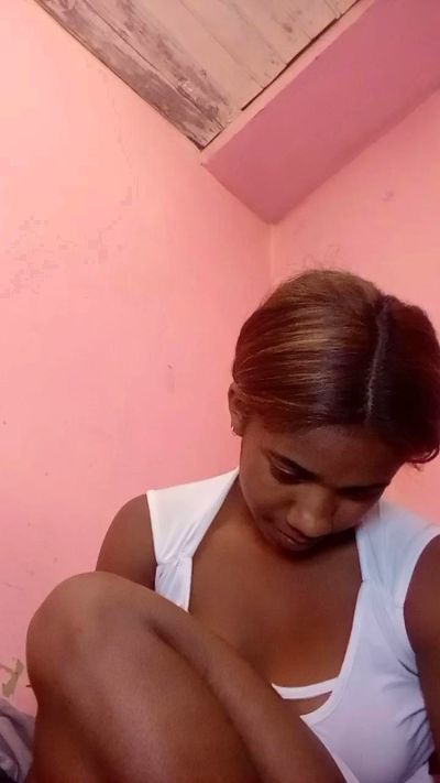 Melanie33 live cam on Cam4